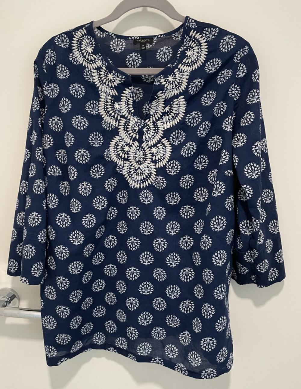 Talbots Women’s 1X Navy Embroidered V-Neck Tunic Blouse Casual Lightweight
